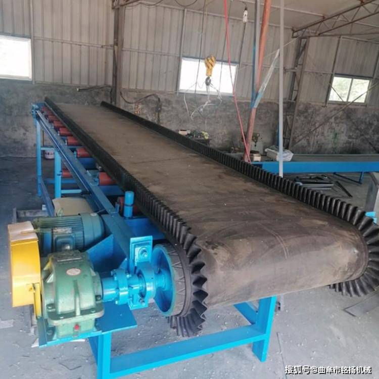 蔬菜水果装卸车输送机 货物分拣带式传送机 粮食饲料运输机_皮带_运行