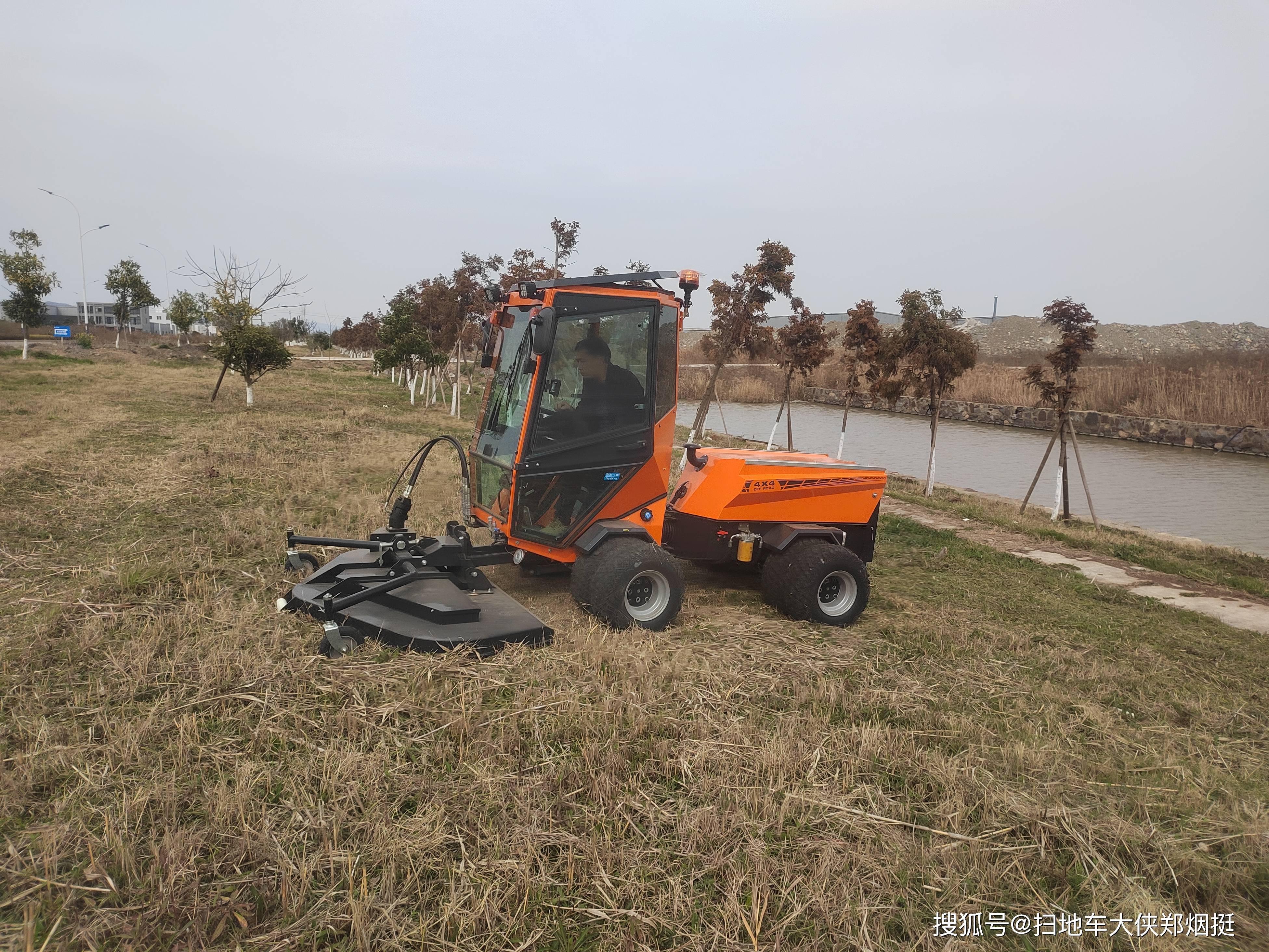河道堤坝驾驶式斜坡割草机_搜狐汽车_搜狐网