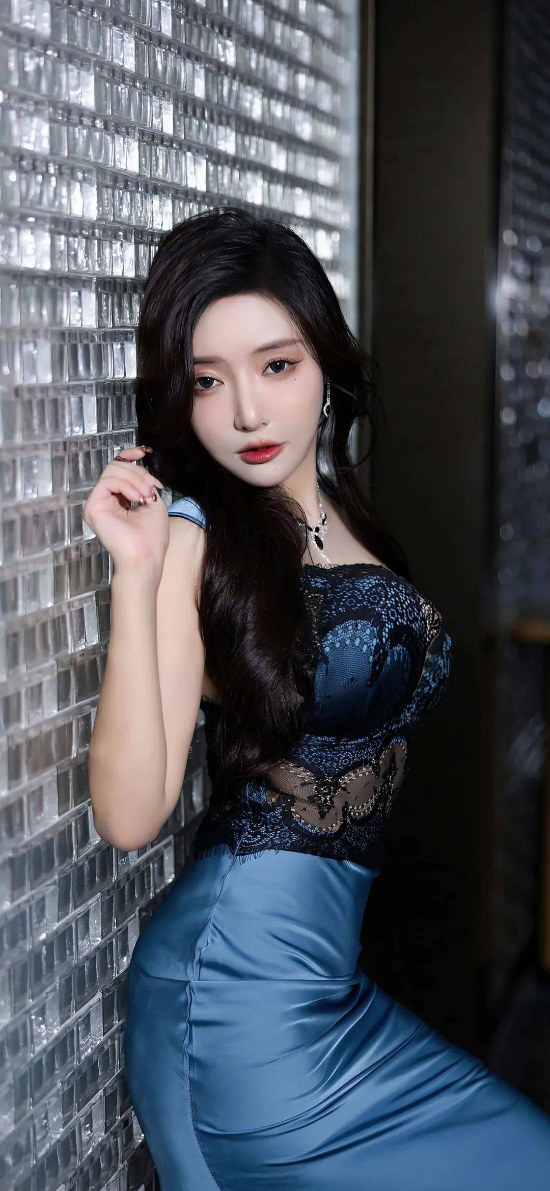 黑丝美腿魅惑全城,纤细腰肢散发性感魅力!_美女_曲线_风姿