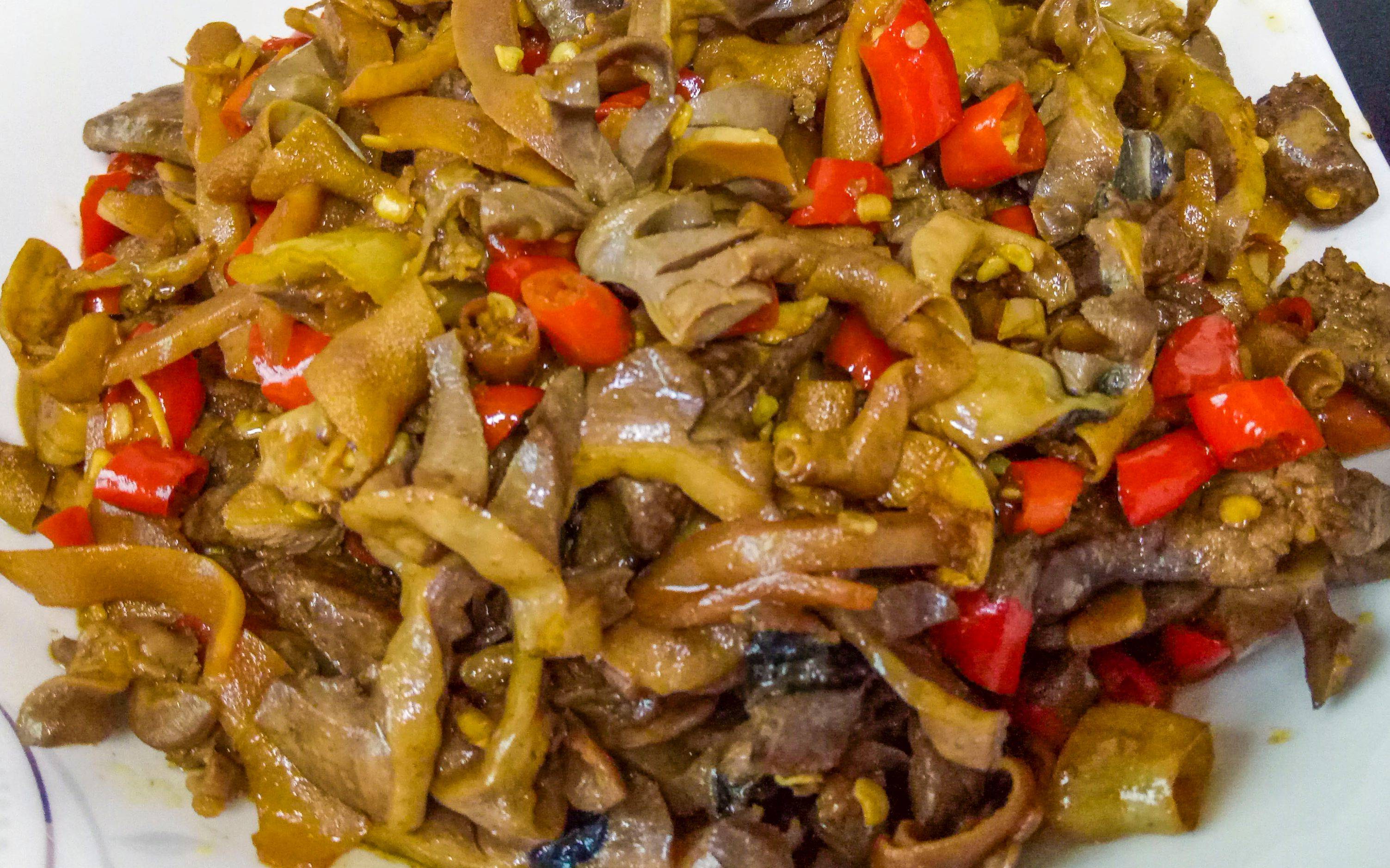 《辣炒鸡杂:味蕾的麻辣盛宴》