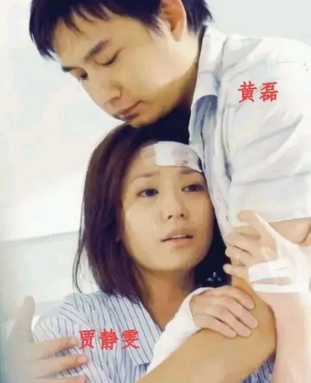 贾静雯拍内衣广告引热议!