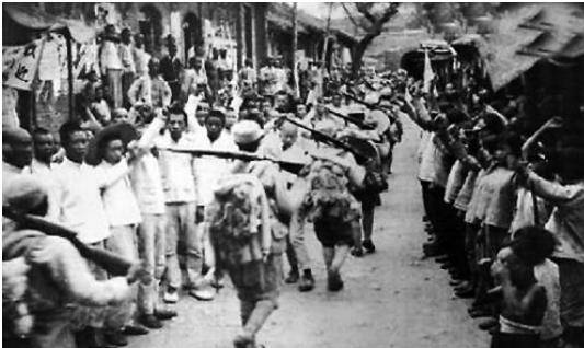 川军排长失踪,妻子寻找六十年,80岁结婚当天,才知他在身边_邱大明