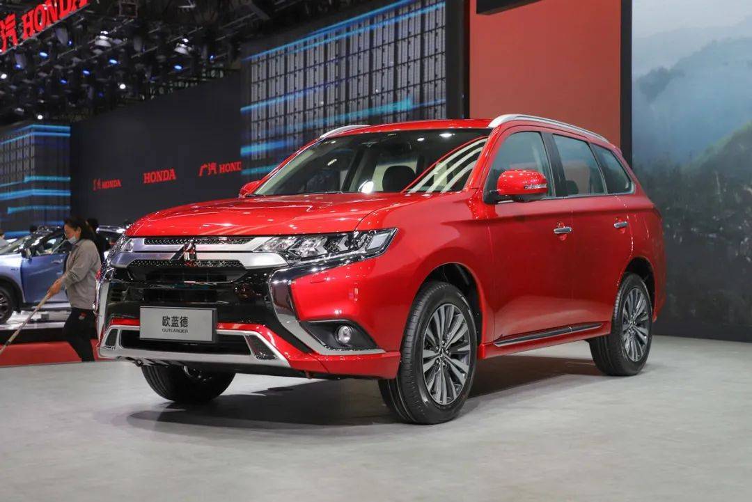 首先,让我们来看看三菱欧蓝德.