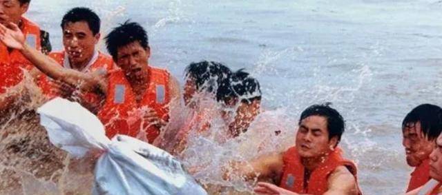 抗洪英雄高建成,牺牲时年仅33岁,如今女儿进入父亲生前部队_洪水_长江