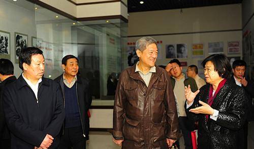 他是原中央副秘书长的养子,清华毕业,52岁任吉林省委副书记_林枫_炎志