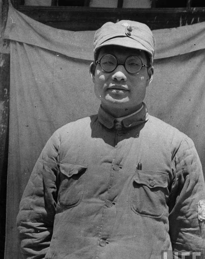 他是十大将军之一,解放战争中用"层层剥皮"打败劲敌,立下奇功_肖劲光