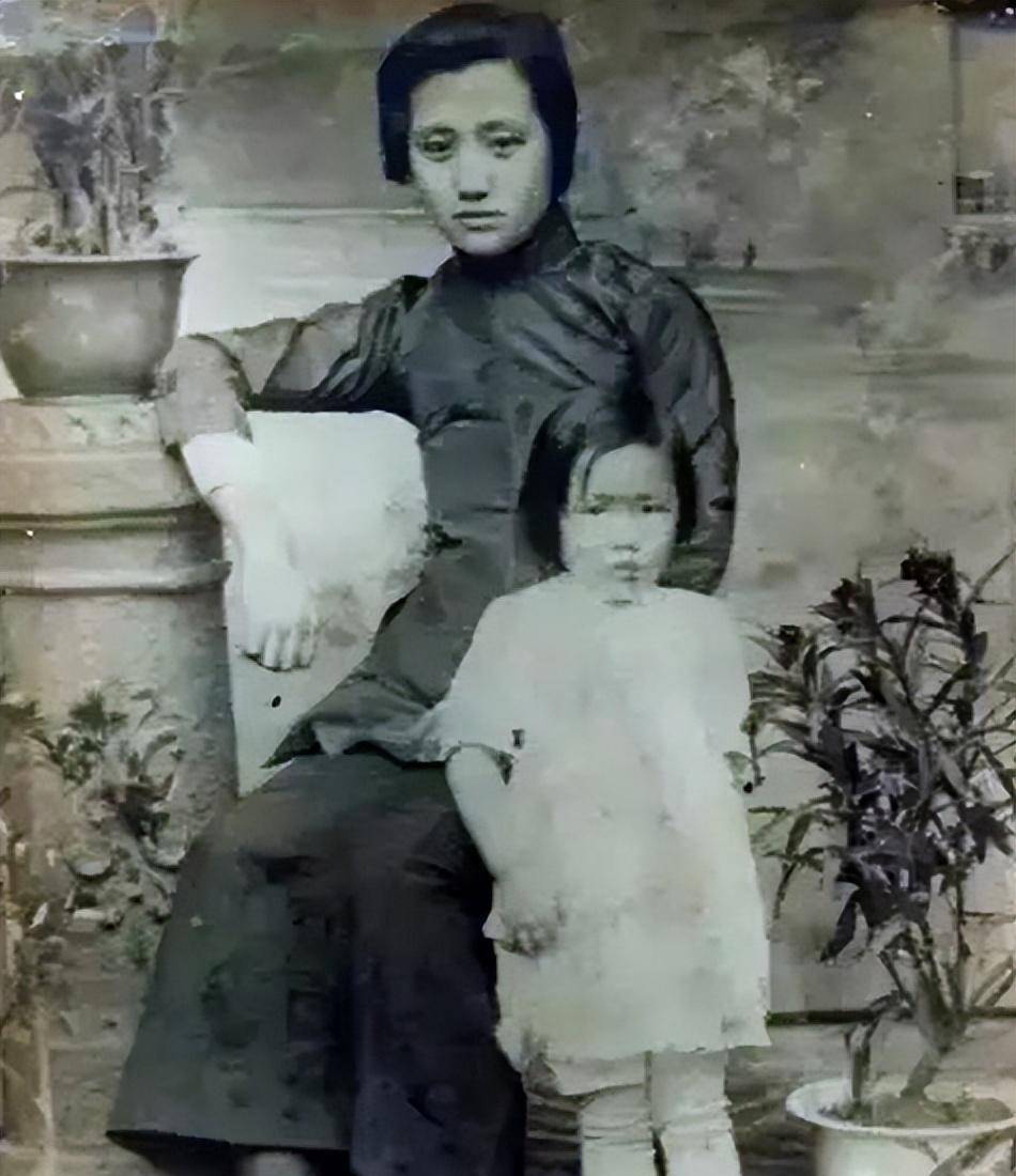 青楼女子发迹后资助一落魄青年,20年后再重逢,青年已