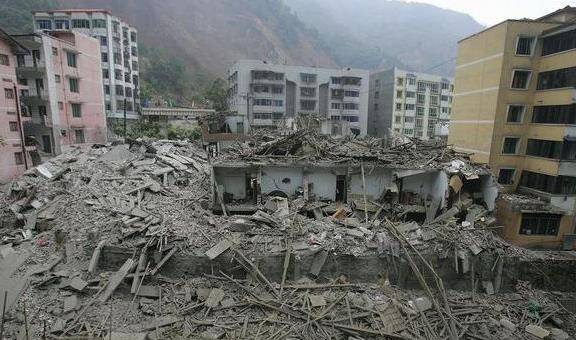 汶川地震被救女孩现状曝光,12年后的今天,她活成了老师的样子_紫寒