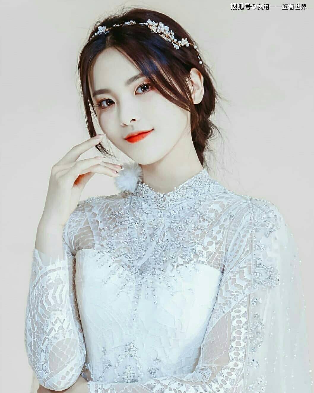 原创这身材太凶了性感有料杨超越写真赏