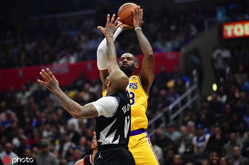 詹姆斯领军冲击连胜纪录