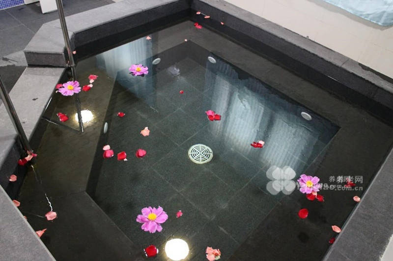 易阳·初欣康养照护中心建筑面积超2000平方米,床位61张,是集机构养老