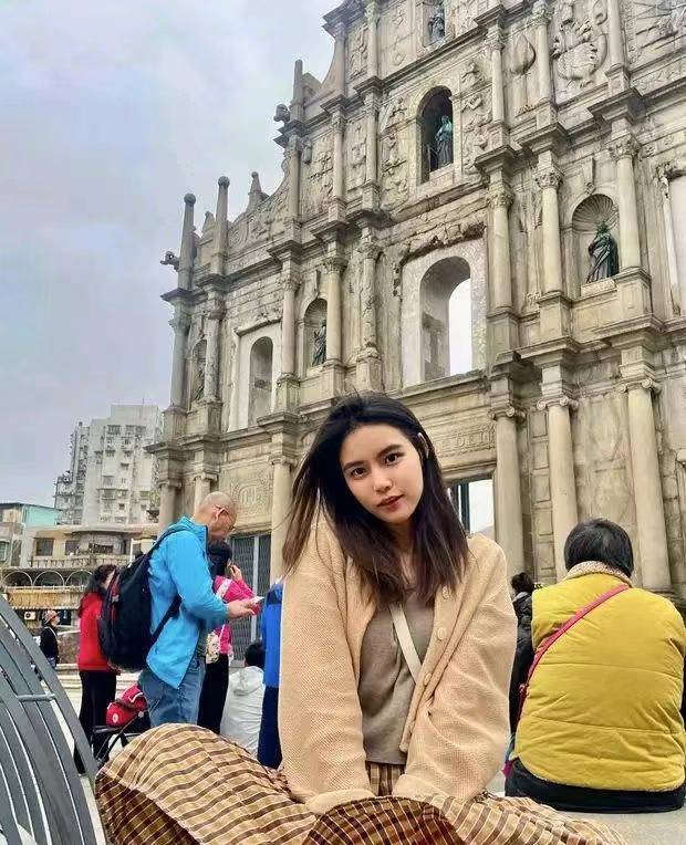 苏醒辣妈妻子廖语辰惊艳露腰照曝光,中泰混血美人风采