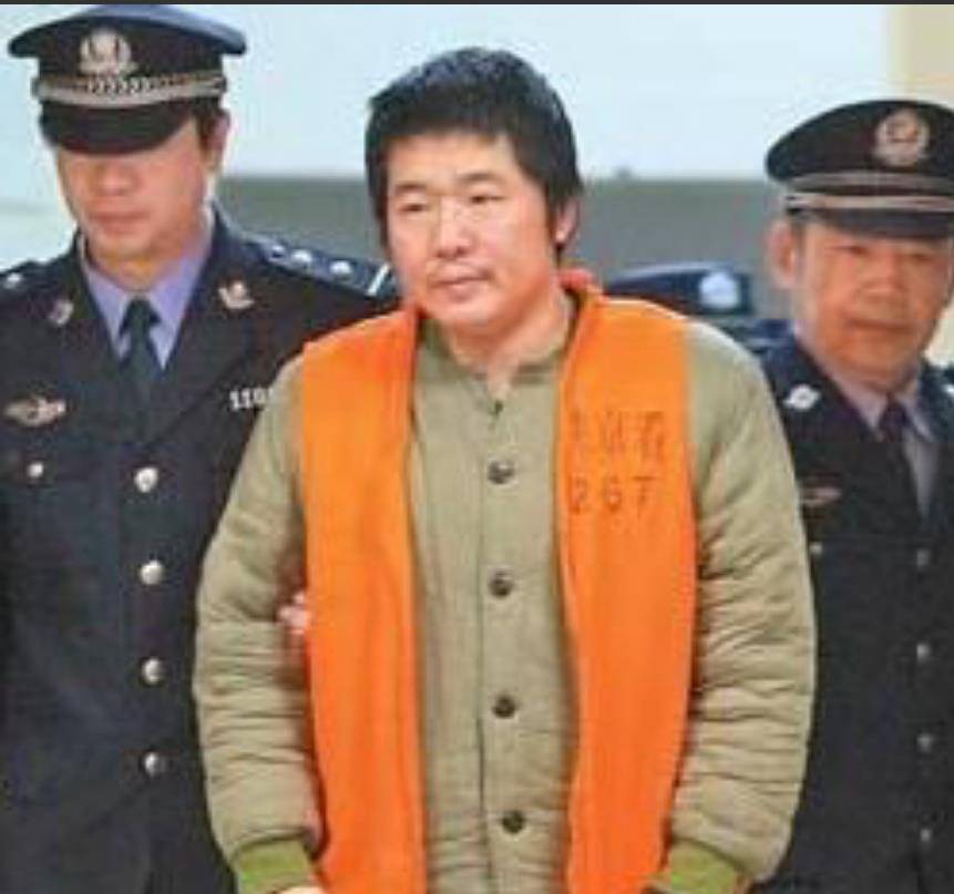 中俄列车大劫匪邵迅逃亡18年,汶川地震捐款百万,被捕后结局如何_徐刚
