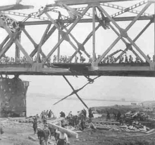 1950年,杜鲁门为什么多次要求麦克阿瑟不准炸鸭绿江大桥_美国_徐国臣