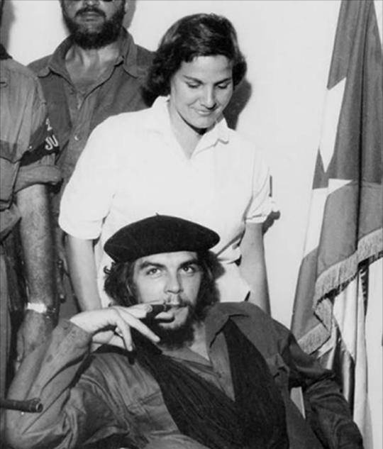 的游击队员们一同躲在玻利维亚的密林内,不但要整日躲避美国人的追杀