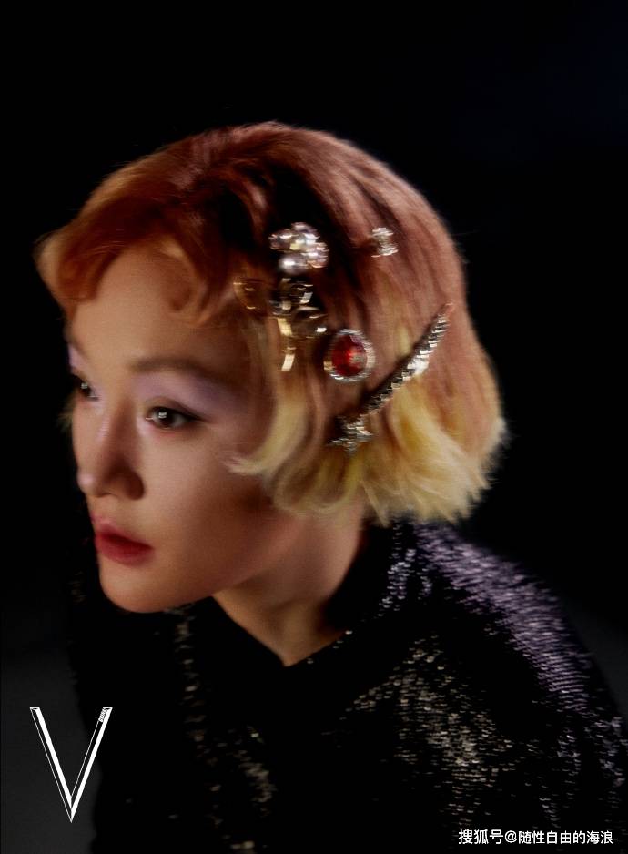 周迅登封v中文版三月刊,金发朵拉头造型好俏丽,仿佛小精灵飞到了人间!