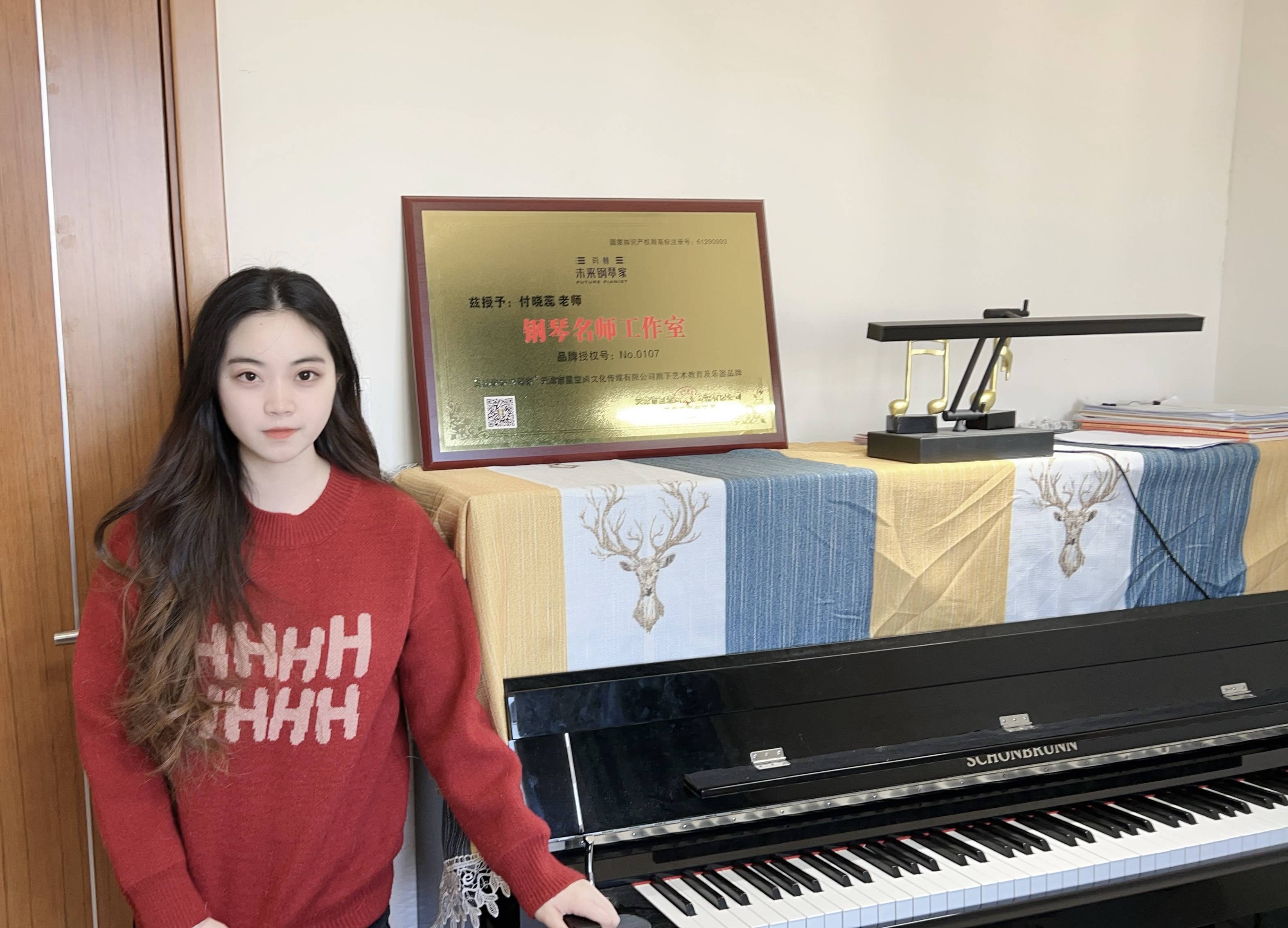 2010年以优异的成绩考入沈阳音乐学院附中,期间师从于沈阳音乐学院