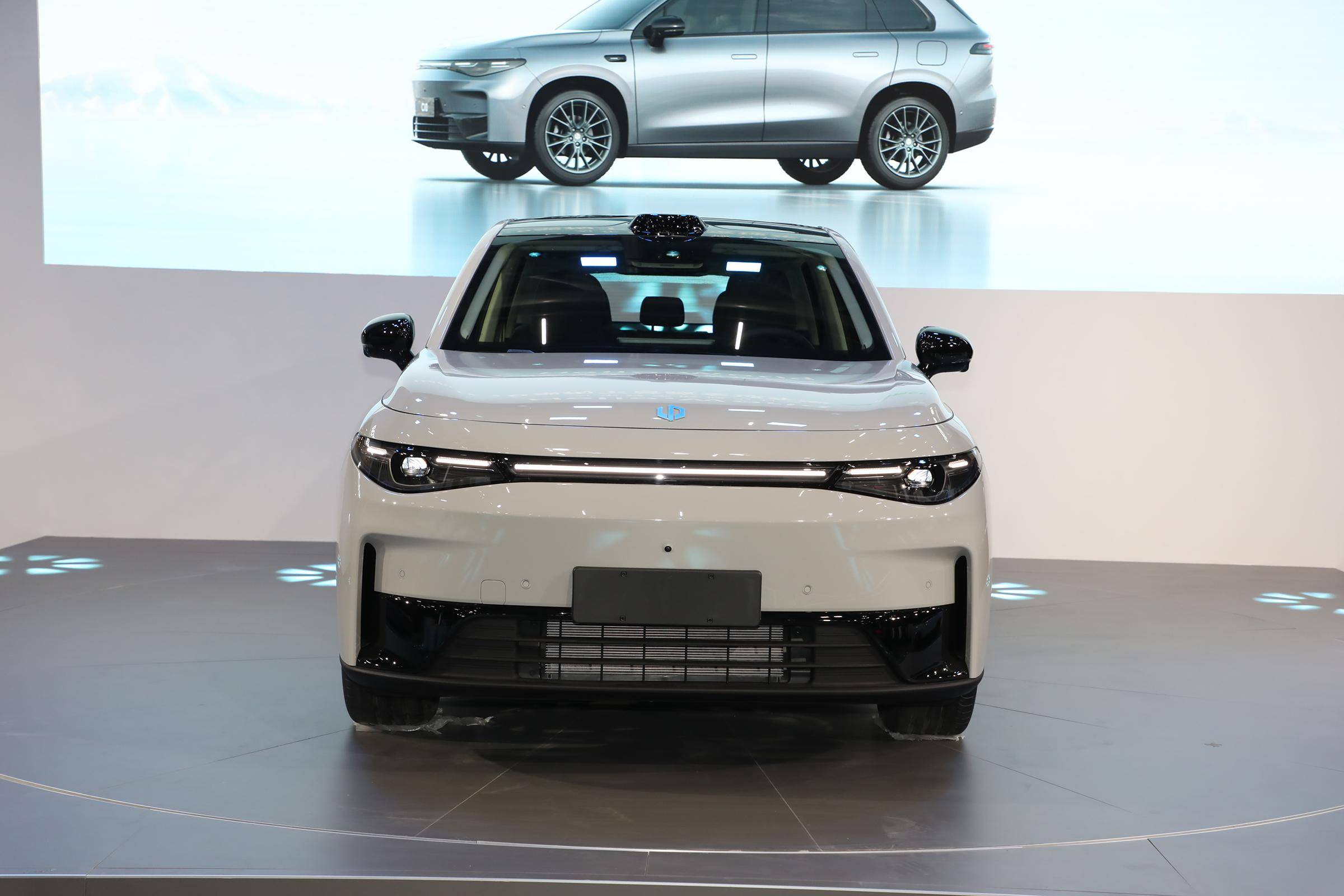 88万元起,零跑c10正式上市,中型suv,配激光雷达/8295芯片_搜狐汽车