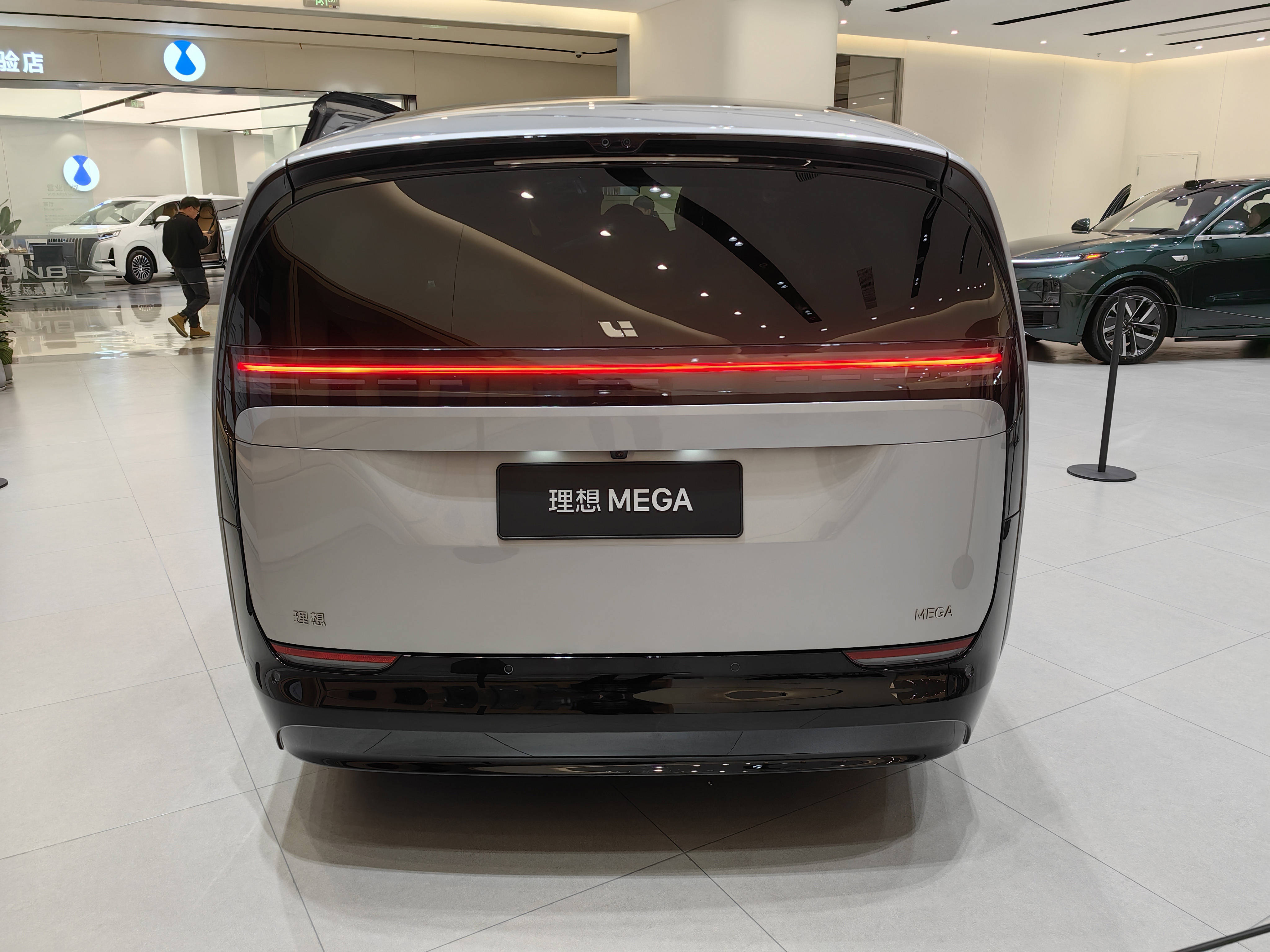 实拍理想mega,分享真实感受_搜狐汽车_搜狐网