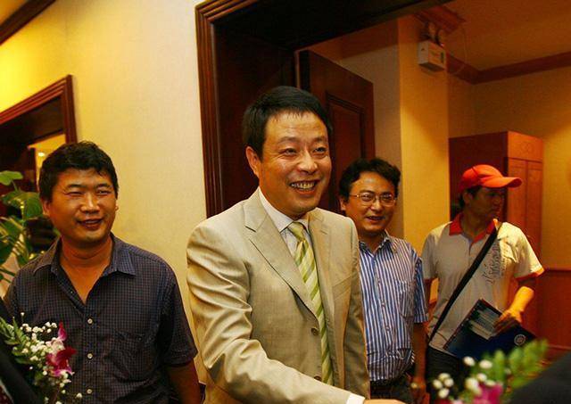 我国首位气象主持人:30岁娶小12岁师妹,儿子4岁时拥有神奇记忆_宋英杰