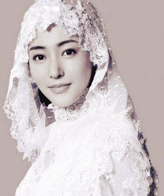 原创不顾家人反对嫁给穷小子孔令仪用2架飞机运嫁妆却保不住幸福