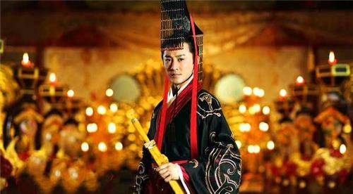 原创熊孩子爬上龙椅皇帝问上面好玩吗孩童智答4个字顺利登基