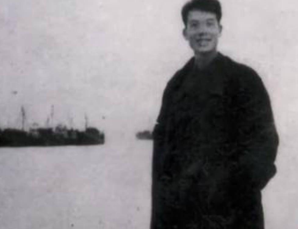 面对眼前这个小人得志一般的李显斌,廉宝生表现的很是从容,视他和面前