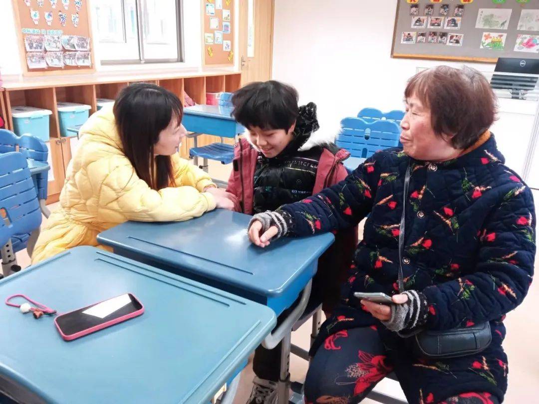 苏州市姑苏区特殊教育学校进行家长学校授课活动_孩子_氛围_引导