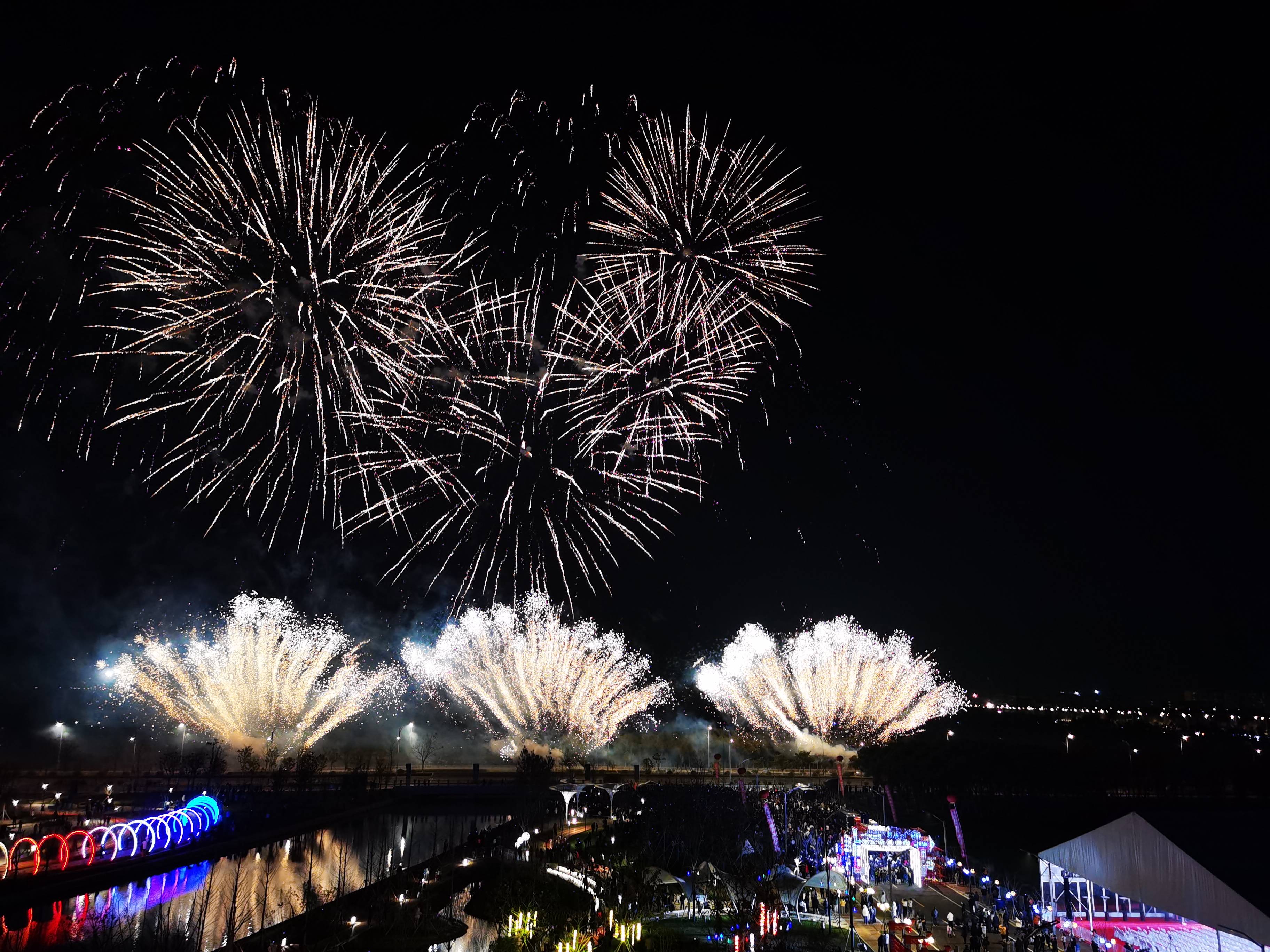 太仓房产超市启用系列活动丰富多彩开幕和闭幕活动上的烟花秀连续多日