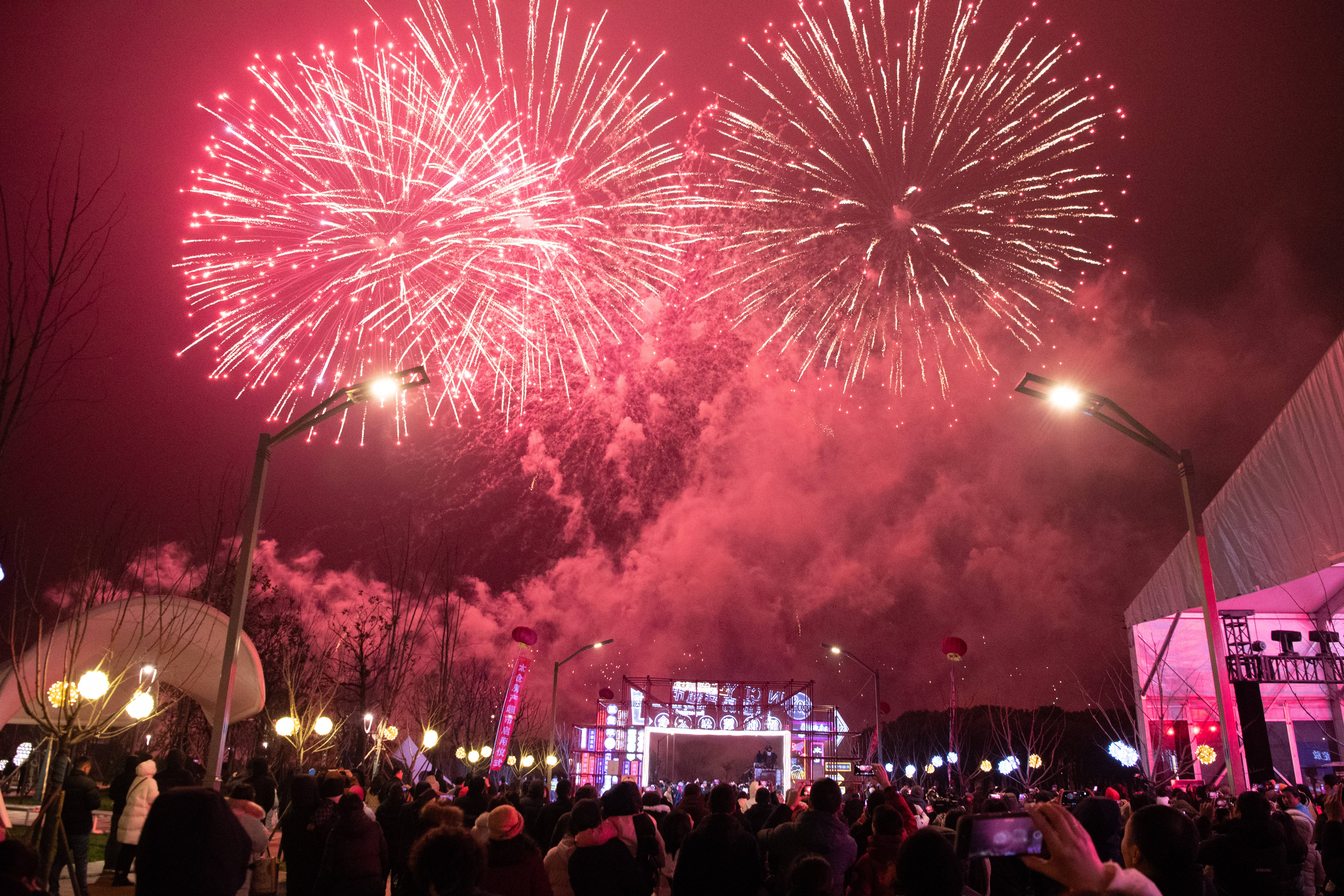 太仓房产超市启用系列活动丰富多彩开幕和闭幕活动上的烟花秀连续多日