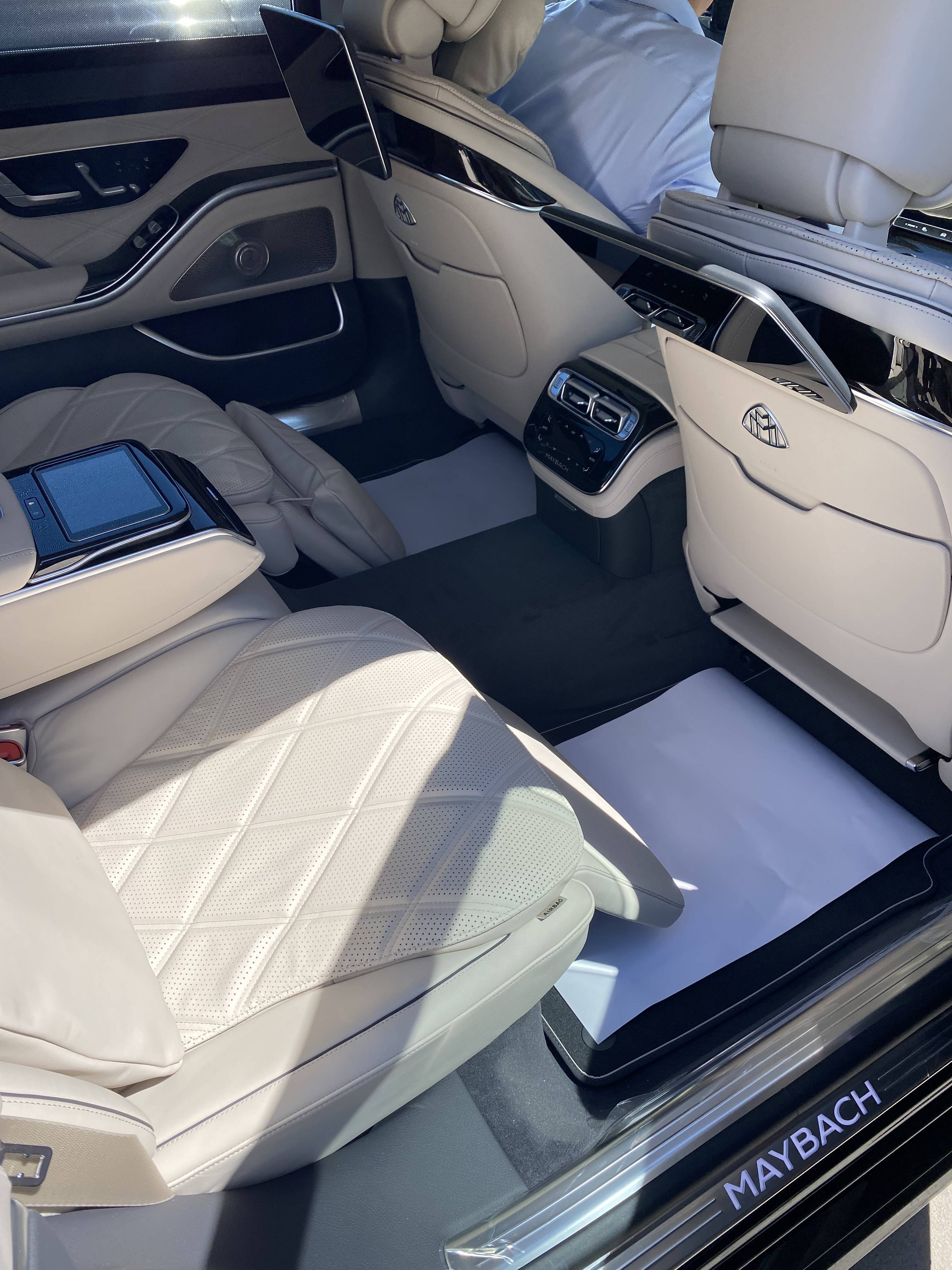 长腿再不会无处安放 实拍2024款奔驰迈巴赫s480后排座椅