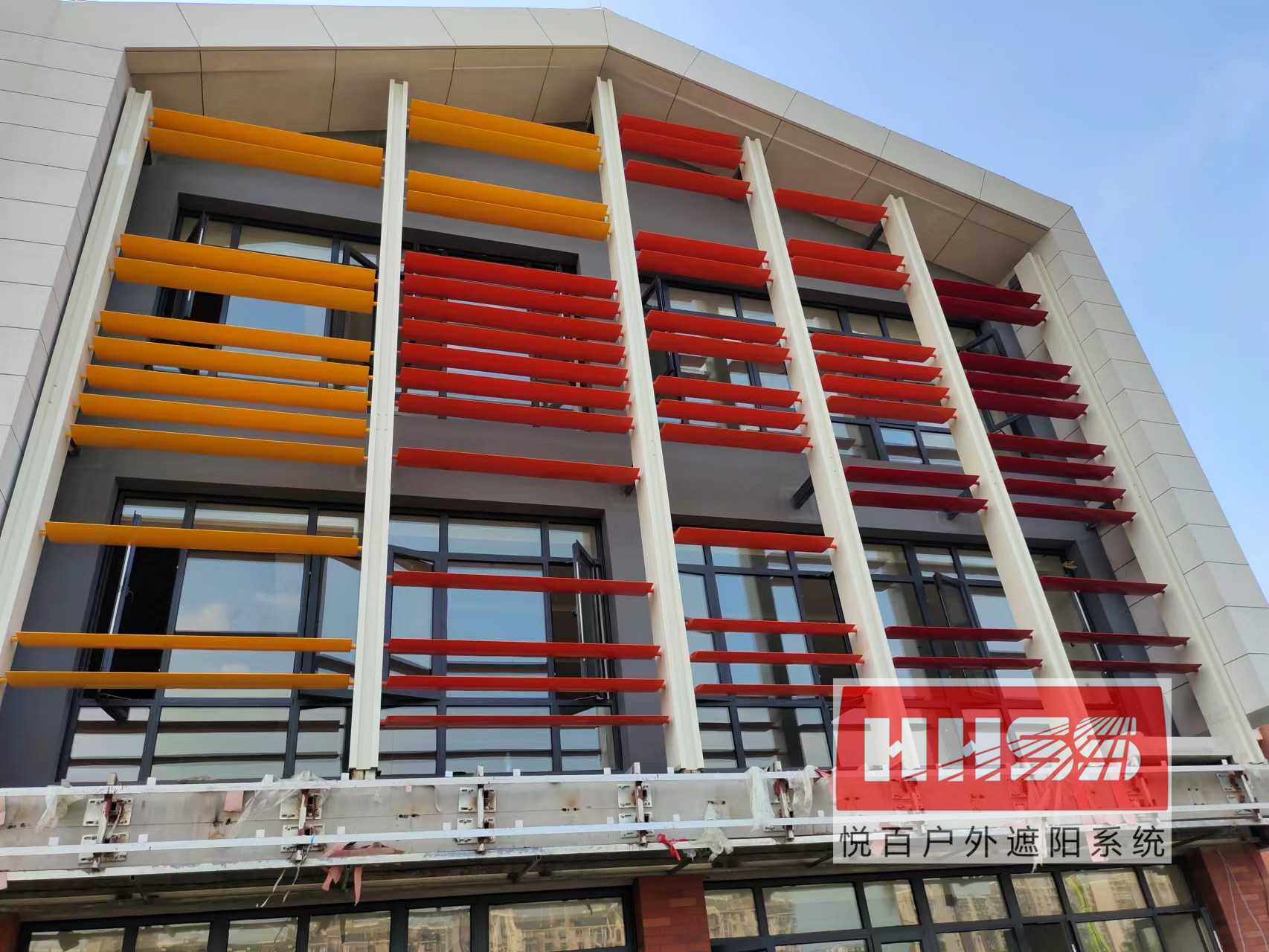 彩色梭形遮阳板百叶的装饰效果