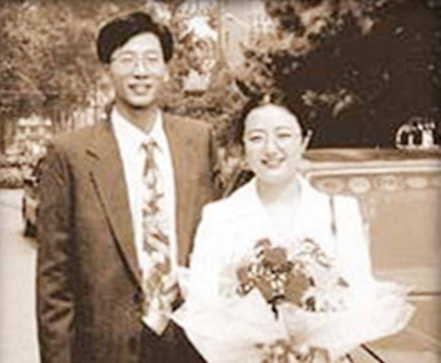 许杏虎夫妻墓地:美击中了南斯拉夫联盟大使馆,夫妻俩不幸遇难_朱颖