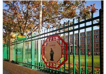 锦银丰护栏:锌钢围墙护栏 工程围墙护栏 附近铁艺围栏厂家