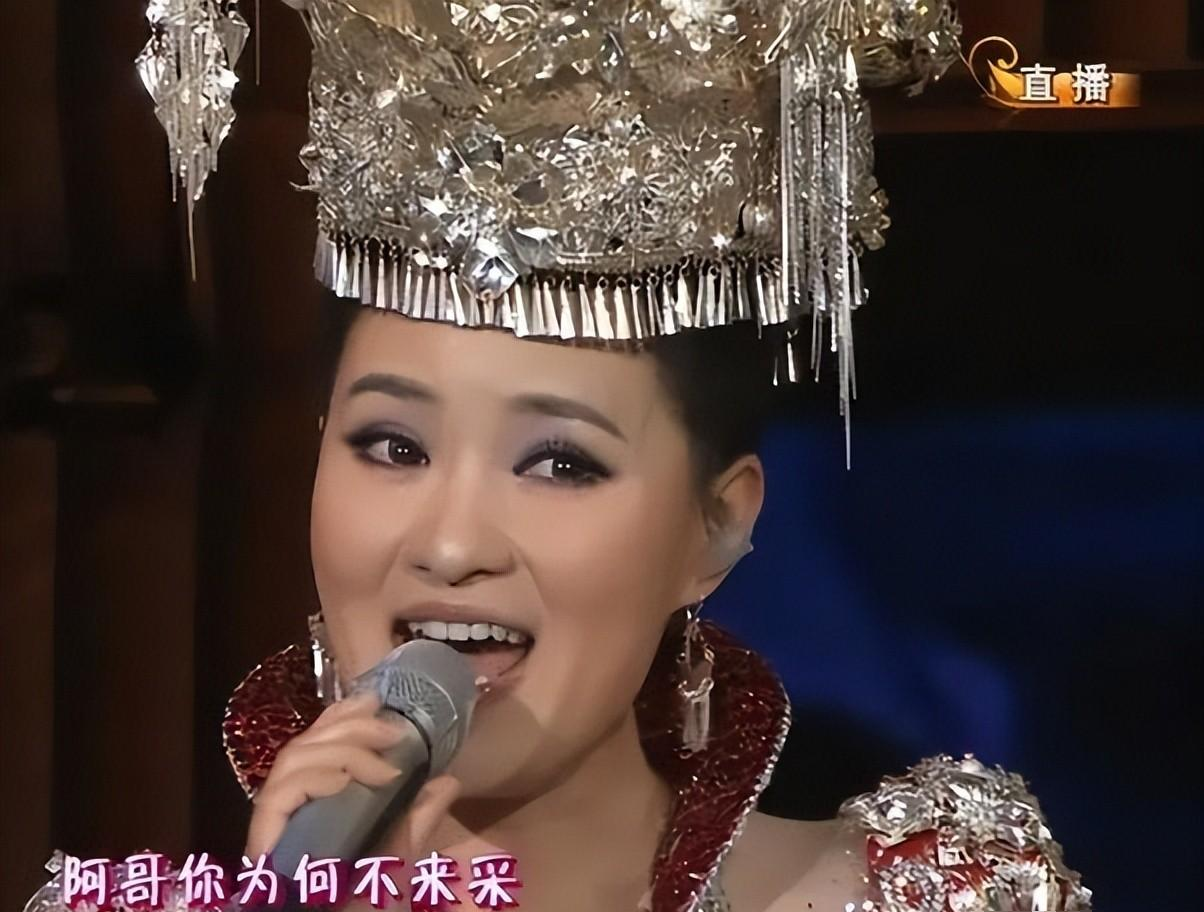 她是第一位博士级歌唱家,12次荣登春晚,丈夫身价不菲也是博士_雷佳