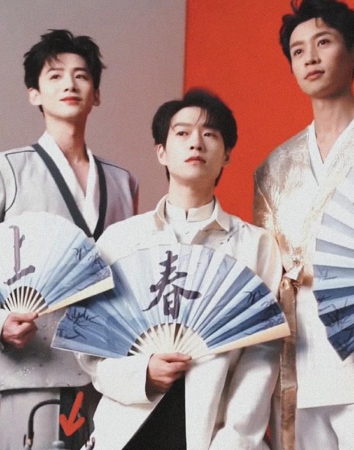 博士级歌唱家,12次荣登春晚,丈夫身价不菲也是博士_雷佳_陈正拜_军人