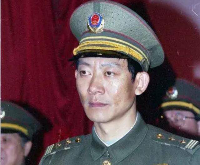 原创缉毒英雄陈新民卧底贩毒团伙百次从未失手毒枭临刑前冲他磕头