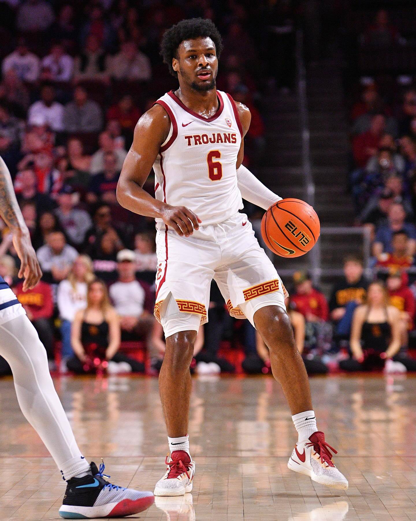 他会加盟湖人吗?_詹姆斯_儿子_数据