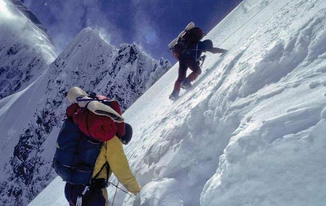 原创珠峰睡美人临死前乞求不要留下她现冰封22年成登山指示牌