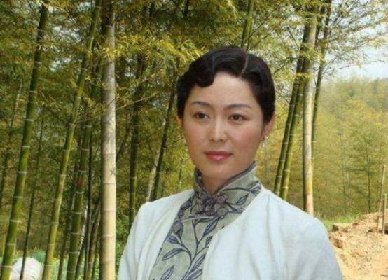 她是叶挺的爱妻,颜值堪称校花级别,18岁嫁叶挺,主动陪丈夫坐牢_李秀文