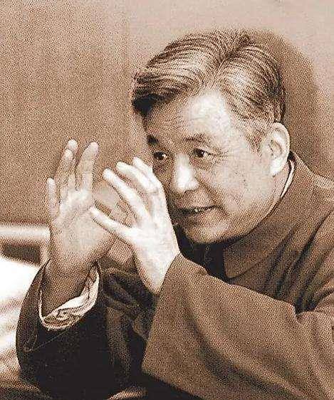 邓志典曾经因为连队的粮食吃完了,连续吃了一个星期的野菜糠窝头,还要