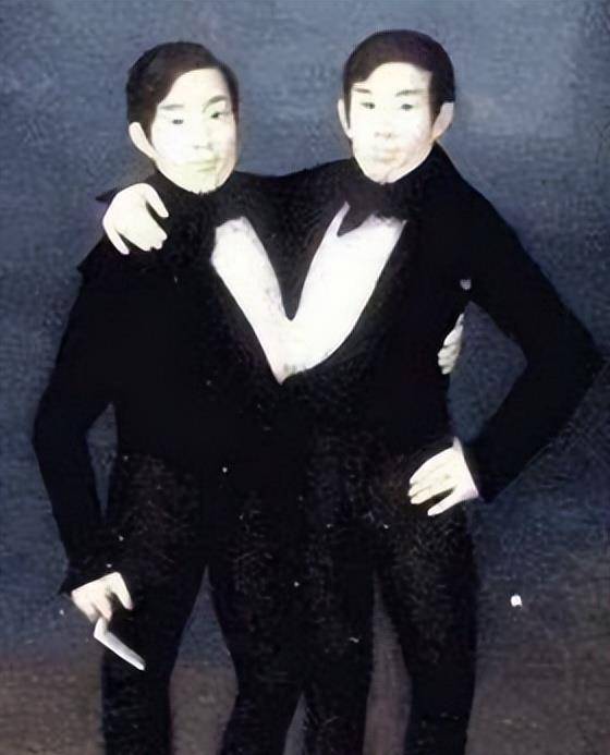 连体兄弟在美国暴富1843年迎娶英国姐妹花四人生下22个孩子