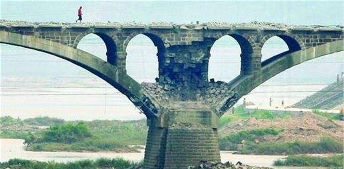 这座大桥就是位于国道318(319)线简阳城区内的四川简阳沱江大桥.