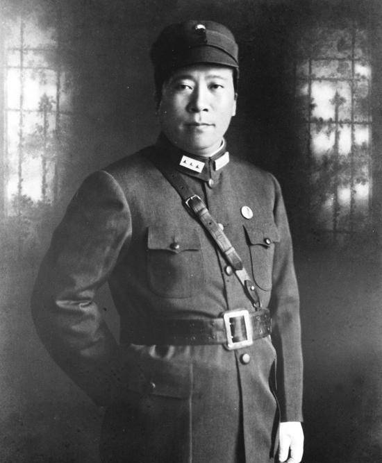 原创1949年杨虎城遗体挖掘的现场双手被反绑脸部被强酸腐蚀