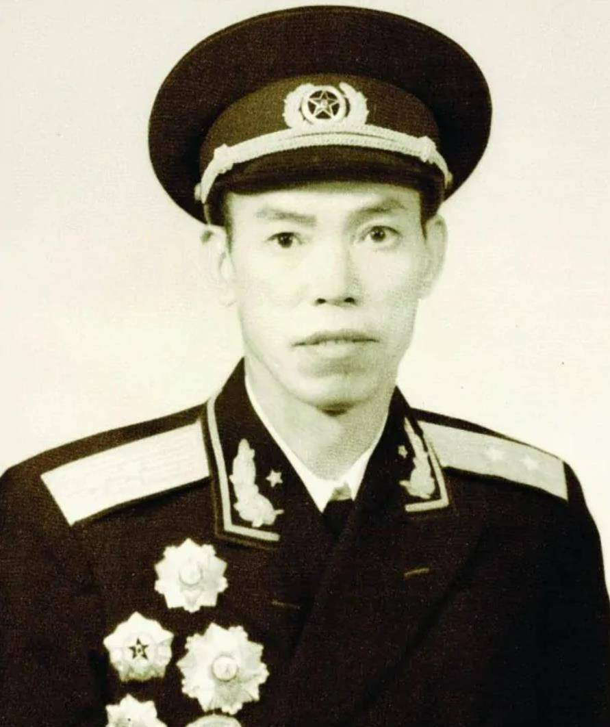 原创1962年梁兴初将军返乡探亲曾经的师母吓得躲藏并送上30大洋