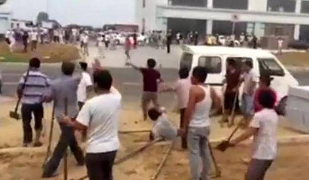 原创建国后两村对垒竟用上重武器村民枪战揭露严控枪支必要性