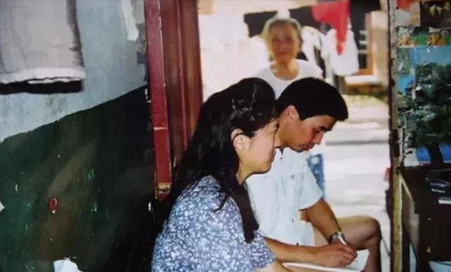 原创美国华裔作家张纯如葬礼曾为30万冤魂奔命父母白发人送黑发人