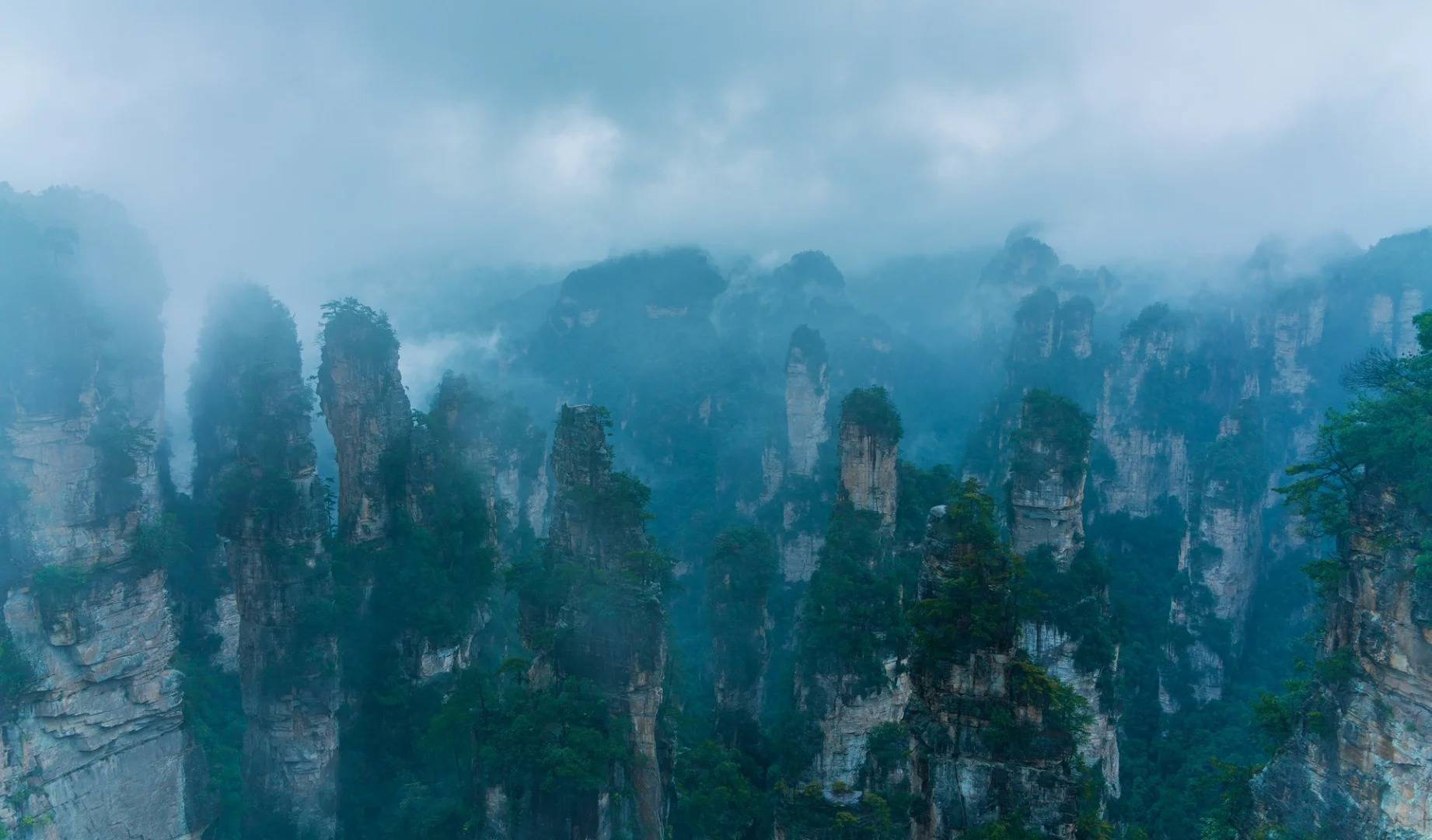 十里画廊:38元5.黄石寨索道:65元6.玻璃桥寻宝电梯:35元7.