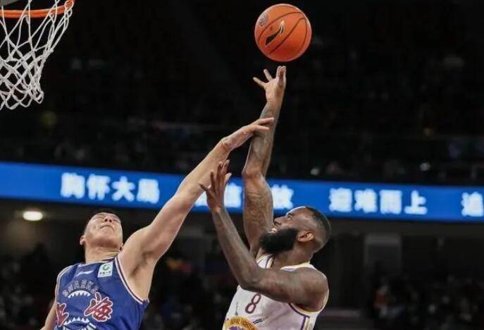 闵鹿蕾成人之美送"薄礼",总冠军外援生日前夜闪光投桃报李_卡尔