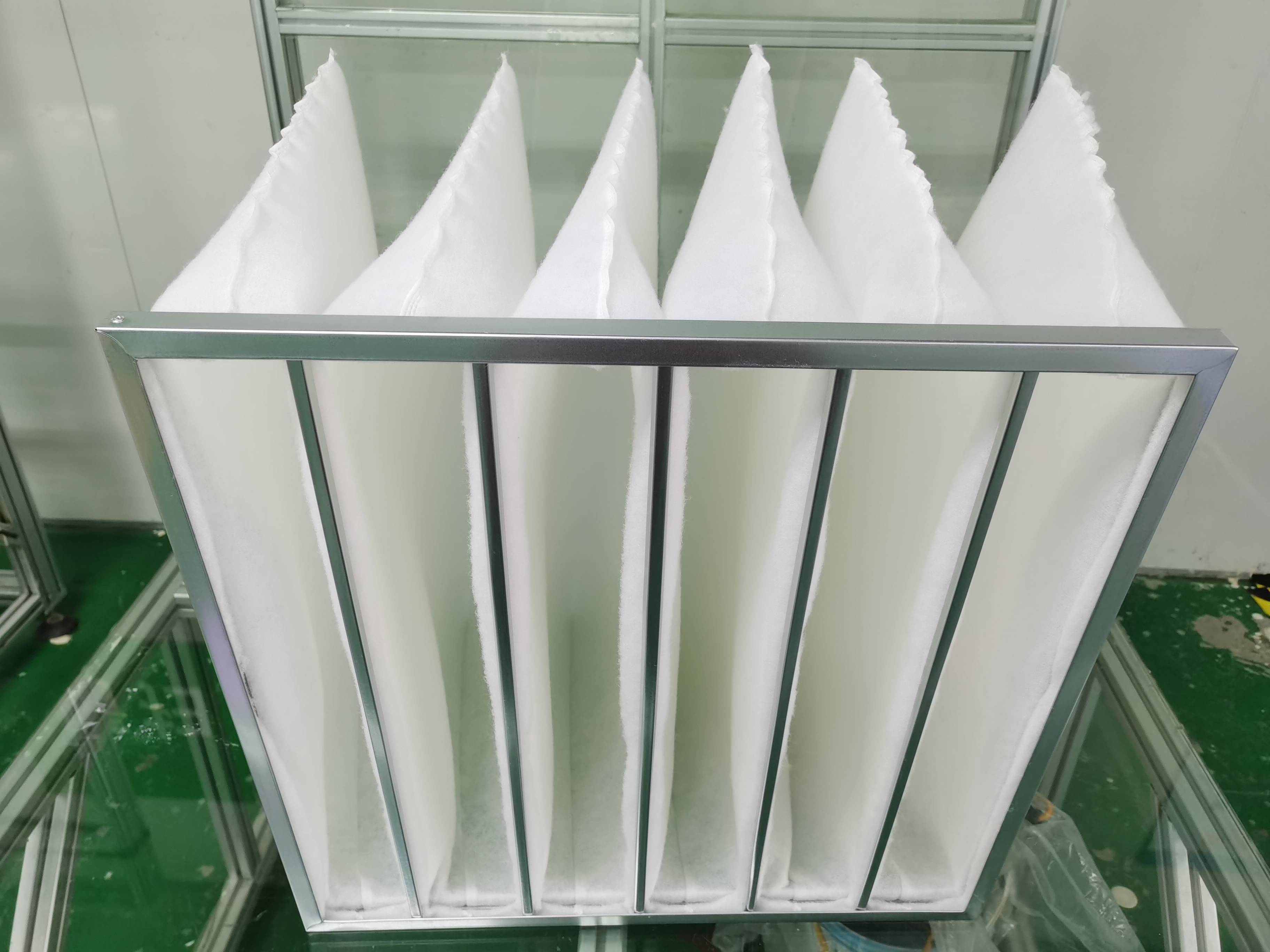袋式两种,其中袋式包括f5,f6,f7,f8,f9,非袋式包括fb(板式中效过滤器)